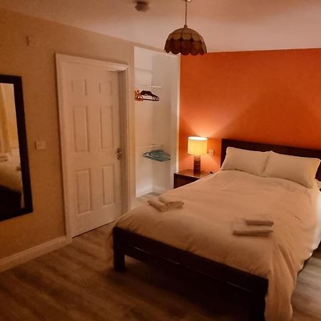 Spacious Curragh 2-Bed Apartment With Own Entrance Brownstown Bagian luar foto