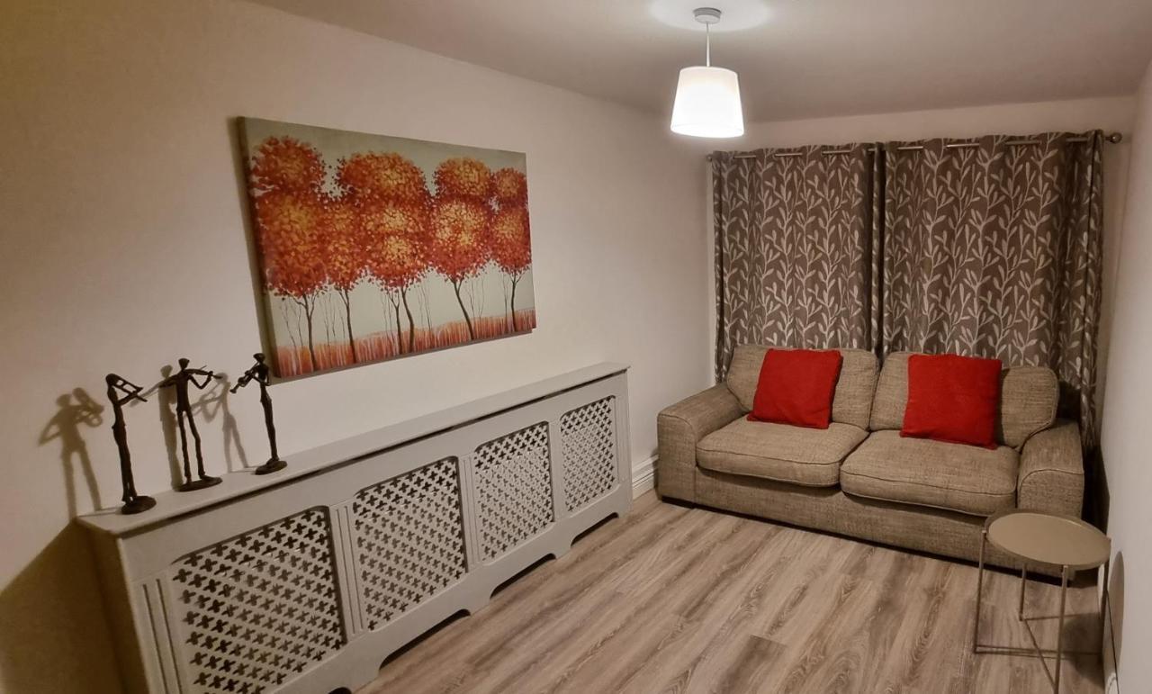 Spacious Curragh 2-Bed Apartment With Own Entrance Brownstown Bagian luar foto