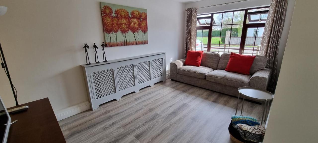 Spacious Curragh 2-Bed Apartment With Own Entrance Brownstown Bagian luar foto