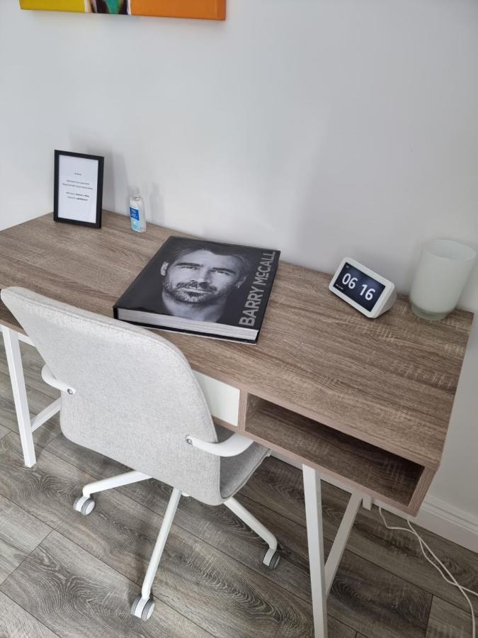 Spacious Curragh 2-Bed Apartment With Own Entrance Brownstown Bagian luar foto