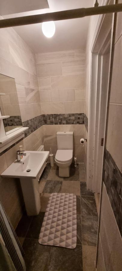 Spacious Curragh 2-Bed Apartment With Own Entrance Brownstown Bagian luar foto