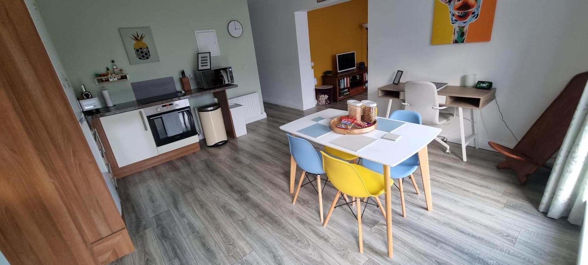 Spacious Curragh 2-Bed Apartment With Own Entrance Brownstown Bagian luar foto