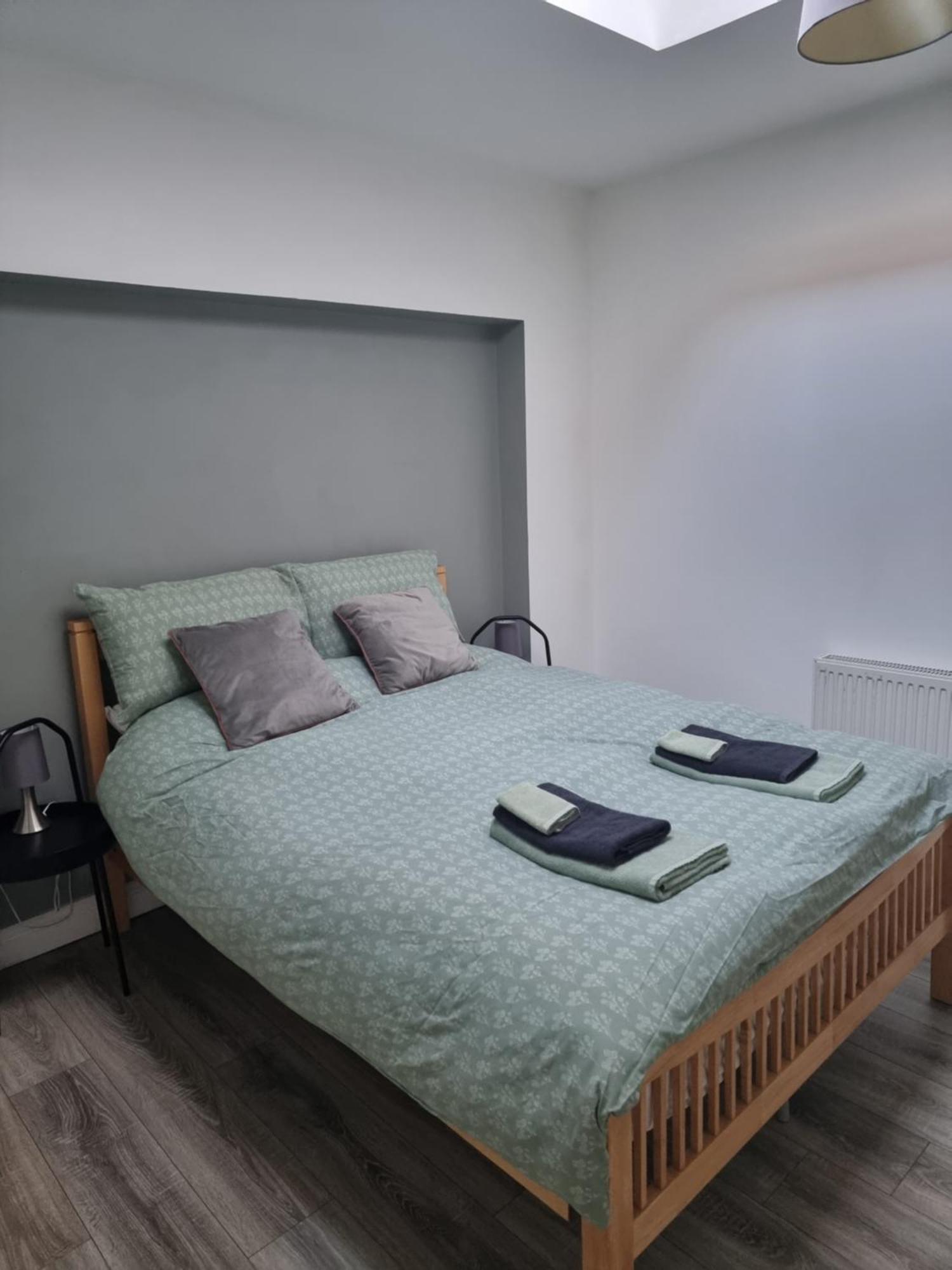 Spacious Curragh 2-Bed Apartment With Own Entrance Brownstown Bagian luar foto